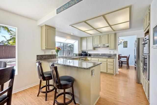 3737 Hillview Way, Oceanside CA: https://media.crmls.org/mediaz/974fc459-f33e-48e2-9684-18029e50b474.jpg