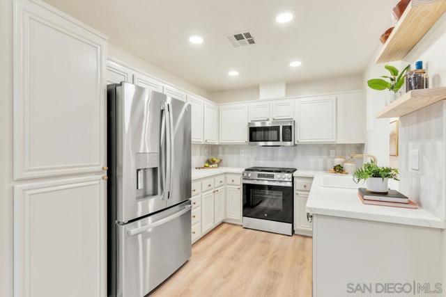 12035 World Trade Dr, San Diego CA: https://media.crmls.org/mediaz/974fd1b2-3c10-4dc9-9768-ebd4cf8e5a02.jpg