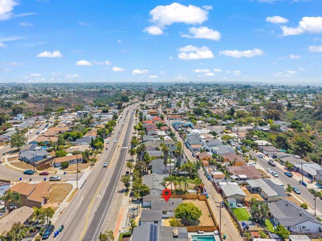 4316 Clairemont Dr, San Diego CA: https://media.crmls.org/mediaz/97500c92-4e30-45f3-9d6a-f9eda95e93a5.jpg