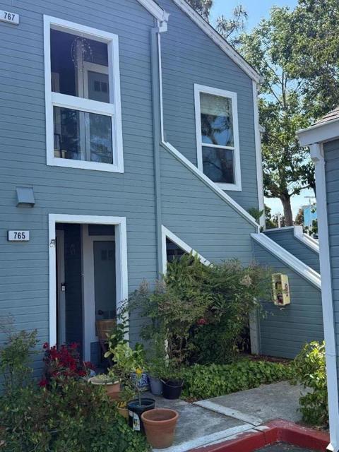 767 Portwalk Place,  CA: https://media.crmls.org/mediaz/97506739-c36c-41bf-9a3d-3dc70553a9ba.jpg