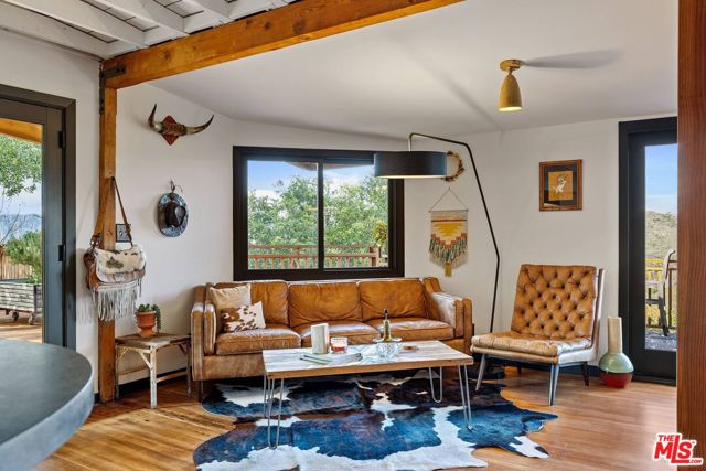 1551 Penny Road, Topanga CA: https://media.crmls.org/mediaz/97506c22-5ee9-44de-bd7f-1d9950187148.jpg