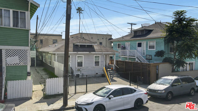 306 N Bixel Street, Los Angeles CA: https://media.crmls.org/mediaz/97507ada-098c-4473-b78c-ffe7991aa741.jpg