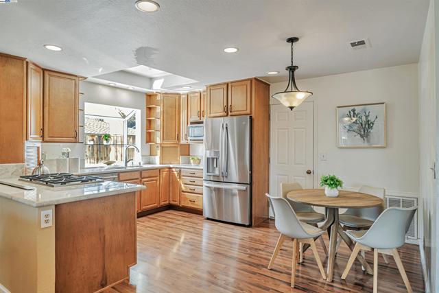 9694 Ashby way, San Ramon CA: https://media.crmls.org/mediaz/9750830d-c2bb-4825-96db-d802d8e07822.jpg