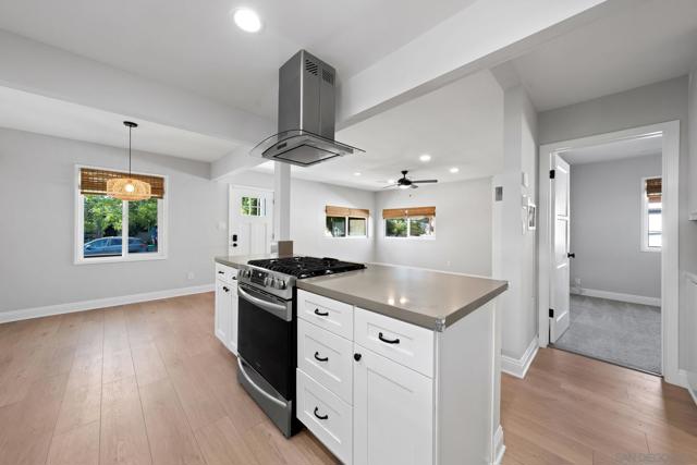 4991 Date Pl, San Diego CA: https://media.crmls.org/mediaz/97513554-b0c2-4984-8a7d-52ab9bfcd561.jpg