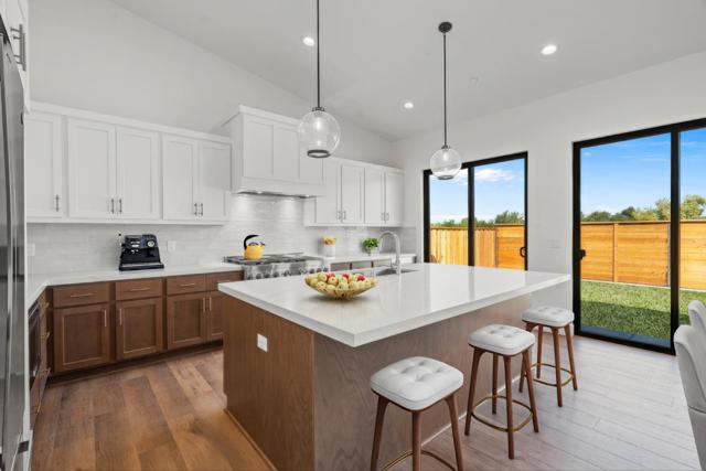 420 Maria, Hollister CA: https://media.crmls.org/mediaz/975145f8-2f4d-4507-871a-a3f7427dfd32.jpg