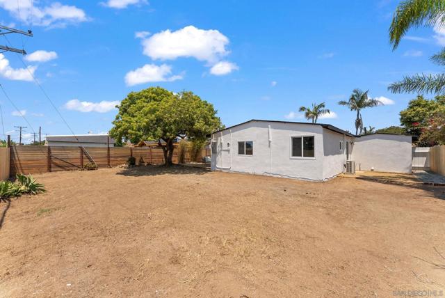 4316 Clairemont Dr, San Diego CA: https://media.crmls.org/mediaz/9751bd73-f949-4593-bdf1-5cedf9674fb1.jpg