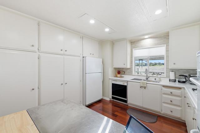 1930 W San Marcos Boulevard, San Marcos CA: https://media.crmls.org/mediaz/97521f36-b537-4ed0-a696-848724d8f1ba.jpg