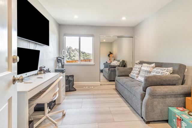 11550 Skyline Boulevard, Oakland CA: https://media.crmls.org/mediaz/97526545-16a7-4818-87a6-fae7ecbe55b9.jpg