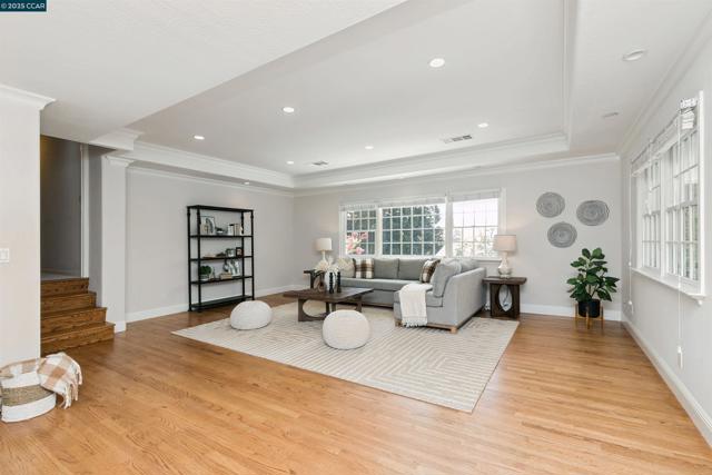 2646 Roundhill Dr, Alamo CA: https://media.crmls.org/mediaz/9752ac89-a55b-4415-baec-3cb54a9194d8.jpg