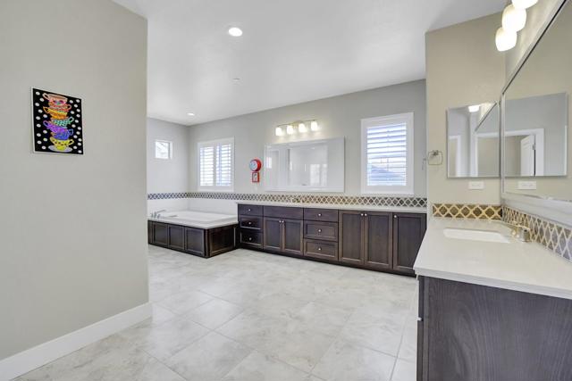 1246 S Wilshire Avenue, Mountain House CA: https://media.crmls.org/mediaz/97541312-0502-45eb-8a30-8a435f016e66.jpg