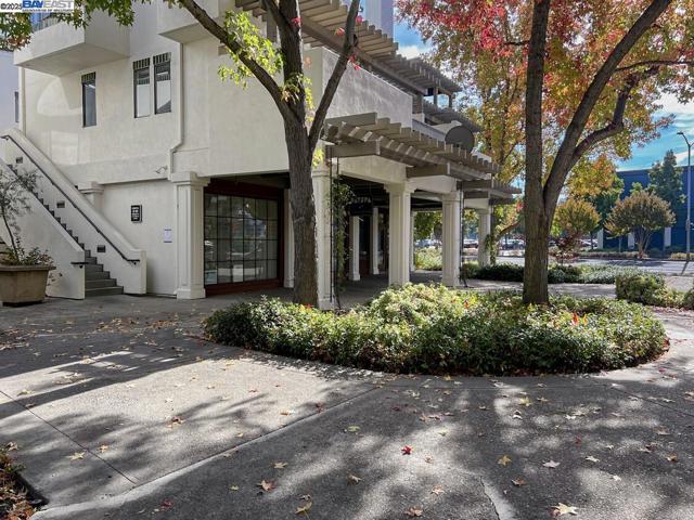 91 Gregory Ln #8, Pleasant Hill CA: https://media.crmls.org/mediaz/975443b5-ebbf-4b1f-a3ca-84c68294c108.jpg