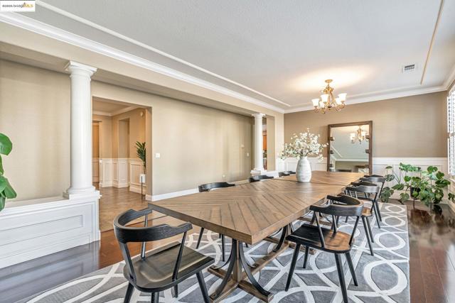 43 Sorrel Ct, Oakley CA: https://media.crmls.org/mediaz/97545f00-0baa-4a29-918a-a9770cc70ec6.jpg