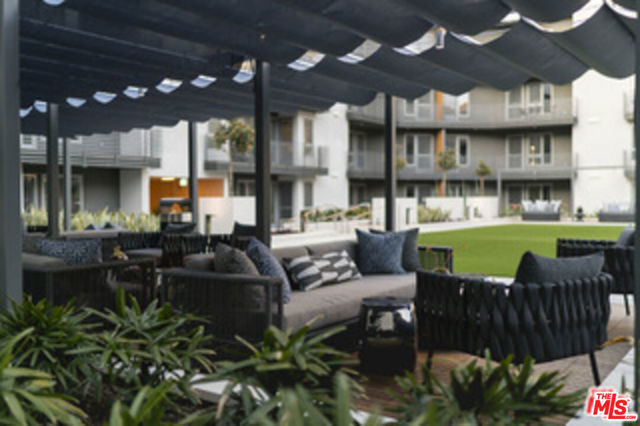 3425 W OLIVE Avenue, Burbank CA: https://media.crmls.org/mediaz/9754b970-afe5-467f-83b9-7465634c89ff.jpg