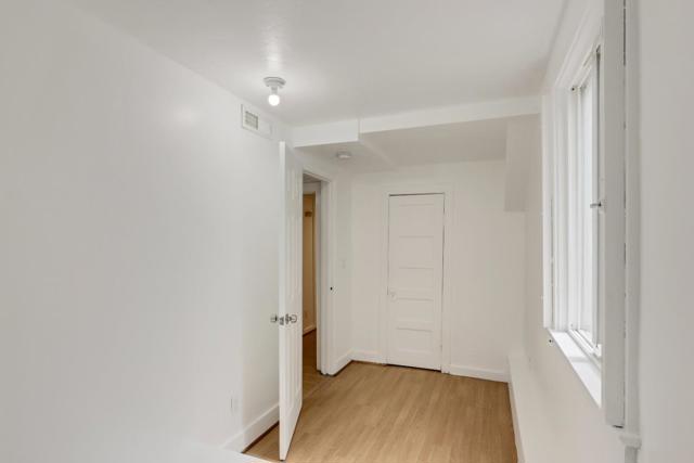 213 7th Street, Oakland CA: https://media.crmls.org/mediaz/9754cce7-0d07-4a2b-94d2-798292d35584.jpg