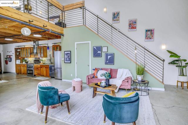 1695 15Th St, Oakland CA: https://media.crmls.org/mediaz/97562a07-181d-47f4-9701-fcec3820929e.jpg