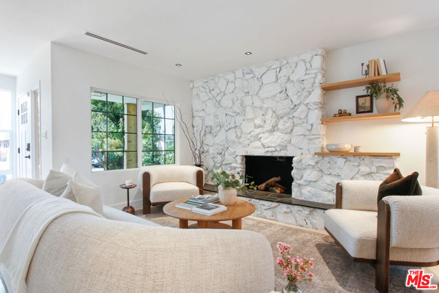 3620 5th Avenue, Los Angeles CA: https://media.crmls.org/mediaz/97578547-c1cb-4a8a-8126-310d8ab18cfb.jpg