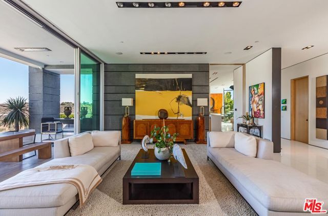 1740 Bel Air Road, Los Angeles CA: https://media.crmls.org/mediaz/97578b38-7098-47f0-9240-00a786838994.jpg