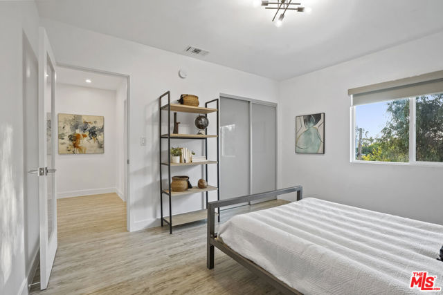 5549 Onacrest Drive, Los Angeles CA: https://media.crmls.org/mediaz/9757af40-5652-40f2-9d9c-de8735d52173.jpg