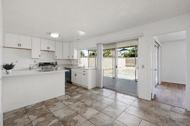 10625 Amantha Ave, San Diego CA: https://media.crmls.org/mediaz/9757db6a-8985-4ac0-a51f-3dda495aa951.jpg