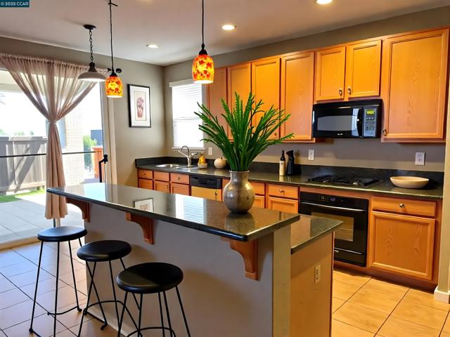 769 Crocket Ct, Brentwood CA: https://media.crmls.org/mediaz/9757e47b-c5d4-4a70-bc5b-49d57a265885.jpg