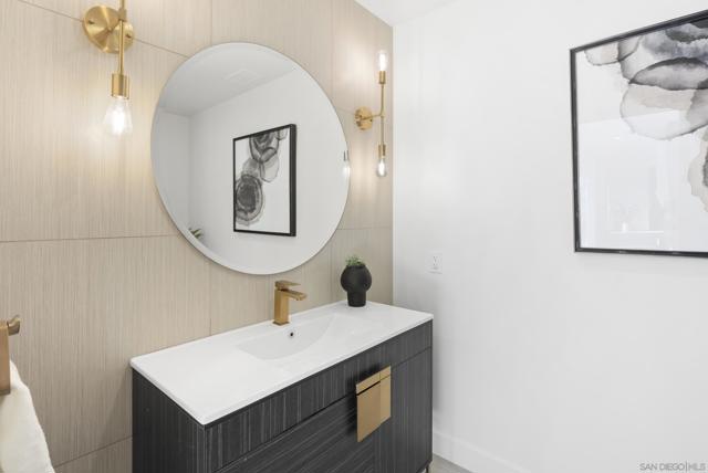 17515 Circa Oriente, Rancho Santa Fe CA: https://media.crmls.org/mediaz/97586e4c-cbdd-46a8-aa1d-d168450a2378.jpg