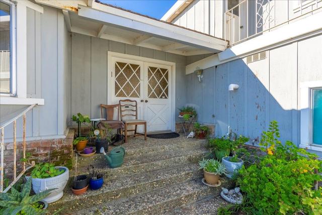 371 Calabasas Road, Watsonville CA: https://media.crmls.org/mediaz/9758971b-7bb3-4999-ae95-8bf466b98c24.jpg