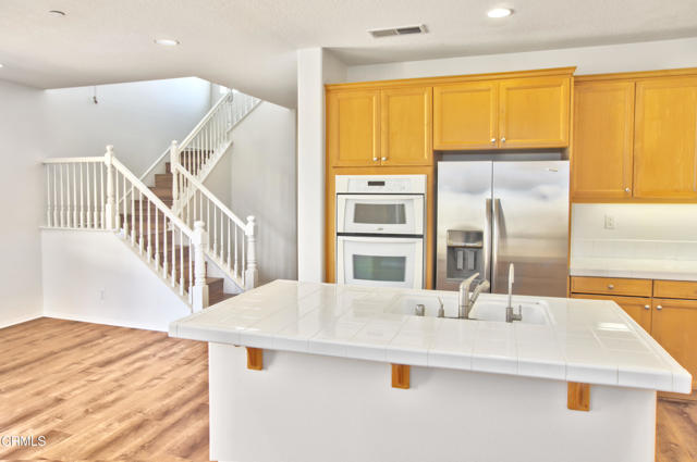 Detail Gallery Image 7 of 21 For 428 Lakeview Ct, Oxnard,  CA 93036 - 4 Beds | 3 Baths