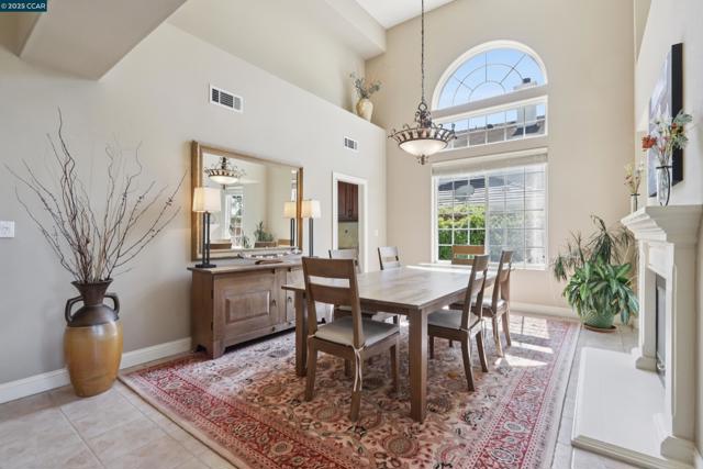 132 Victoria Pl, Danville CA: https://media.crmls.org/mediaz/9758f849-0dd7-40df-a193-76e830f21788.jpg