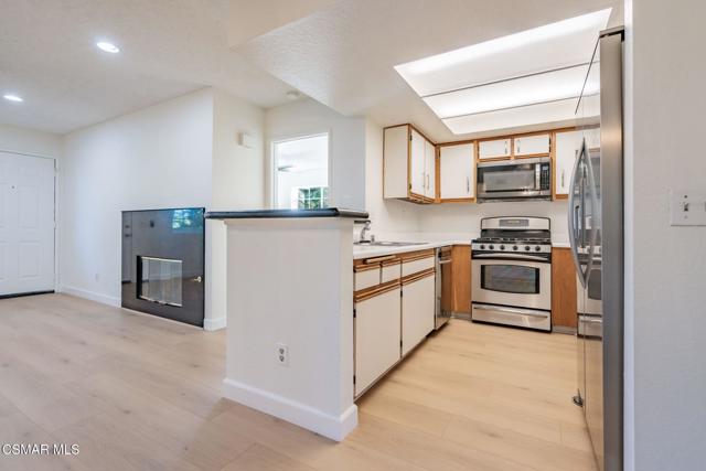 1165 Fitzgerald Road, Simi Valley CA: https://media.crmls.org/mediaz/9758fe99-fb1e-4802-ba5a-37d60e503010.jpg