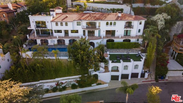 4733 Bonvue Avenue, Los Angeles CA: https://media.crmls.org/mediaz/97591779-bab3-41d8-92f0-99ab777df309.jpg