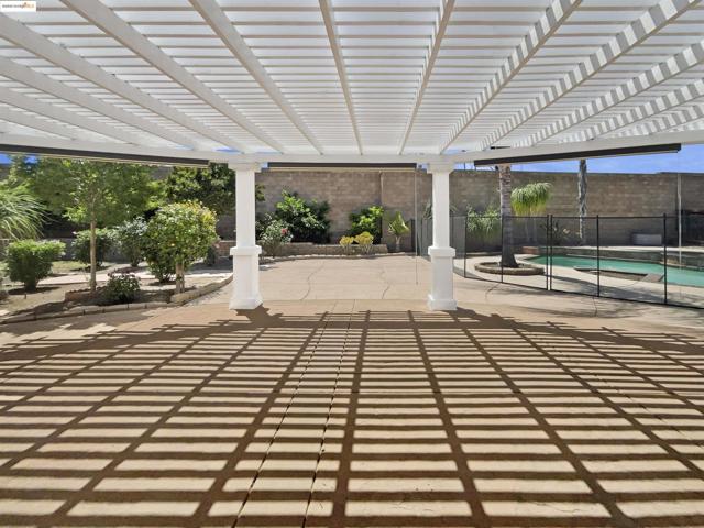 1127 Santa Margherita Way, Brentwood CA: https://media.crmls.org/mediaz/9759f586-1b55-42b8-923d-e11a765c2687.jpg