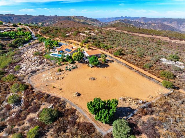 1185 Cedar Summit Drive, Ramona CA: https://media.crmls.org/mediaz/9759fe55-26f2-4636-98be-1f7a0d449229.jpg