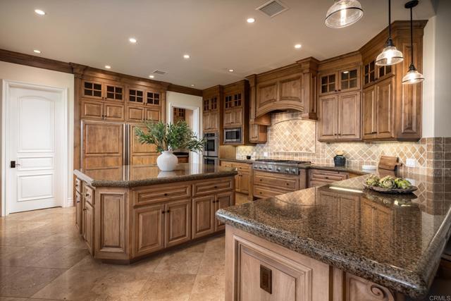 Detail Gallery Image 11 of 43 For 6627 Calle Ponte Bella, Rancho Santa Fe,  CA 92091 - 5 Beds | 6/1 Baths