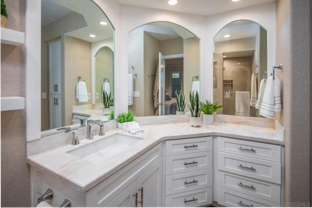 1099 1st st, Coronado CA: https://media.crmls.org/mediaz/975a32d2-b39e-42fb-89fb-f1f8a8c40d68.jpg