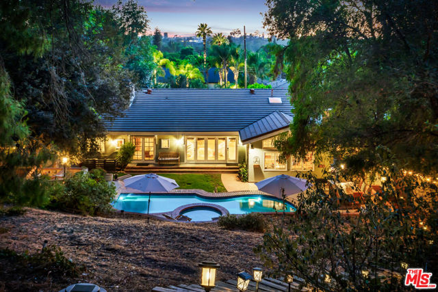 5252 Vanalden Avenue, Tarzana CA: https://media.crmls.org/mediaz/975a4afe-6ebc-4c9e-a708-25e141c7076d.jpg