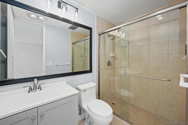 7811 Eads Ave, La Jolla CA: https://media.crmls.org/mediaz/975ab009-a0b5-4038-821f-203cd0fa7eb6.jpg