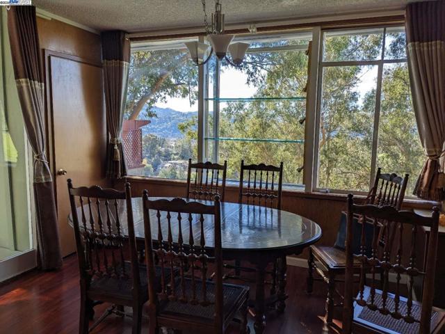 194 Hillcroft Way, Walnut Creek CA: https://media.crmls.org/mediaz/975b4521-9dcb-4b8b-acc3-a041dac29c61.jpg