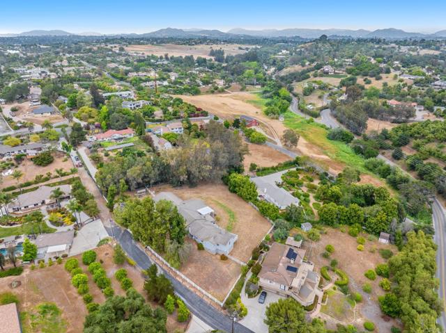 3048 Jason Road, Fallbrook CA: https://media.crmls.org/mediaz/975b5f59-54fa-4d1a-9898-0bc4ddb71bcf.jpg