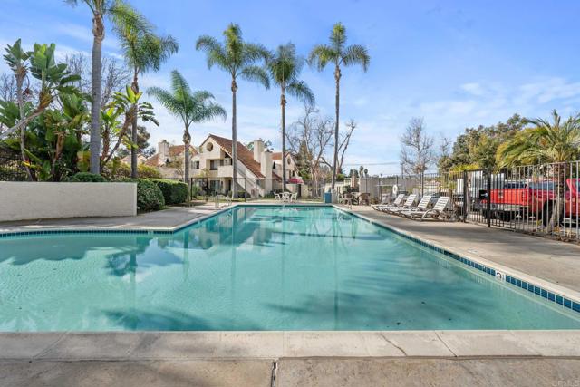 Detail Gallery Image 3 of 30 For 337 N Melrose Dr #E,  Vista,  CA 92083 - 2 Beds | 2 Baths
