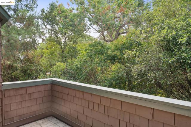 5 Harwich Walk, Pleasant Hill CA: https://media.crmls.org/mediaz/975c4ab1-37f6-4177-aec6-ee1f8c782d5e.jpg