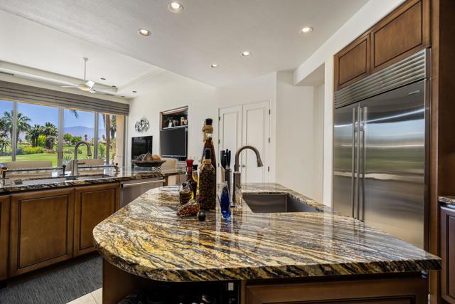 945 Hawk Hill Trail, Palm Desert CA: https://media.crmls.org/mediaz/975daf6b-6b20-49bd-a6a6-a2726cc71d1d.jpg