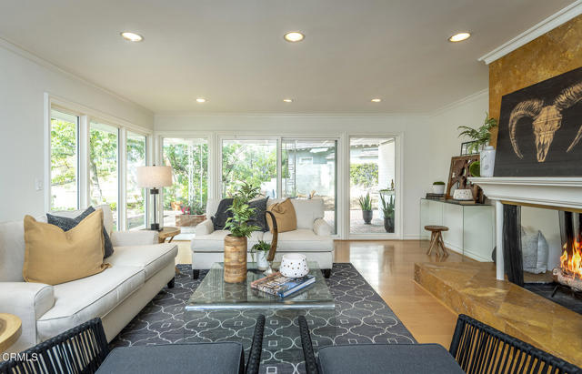 5045 Redwillow Lane, La Canada Flintridge CA: https://media.crmls.org/mediaz/975de8be-8a23-46e9-8635-1b5e41bf4112.jpg