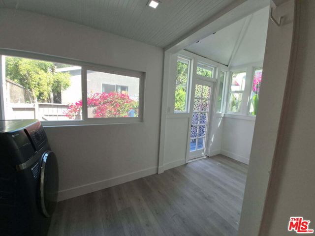 1118 Sanborn Avenue photo 13
