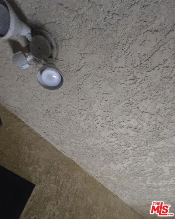 https://media.crmls.org/mediaz/975e924c-b47a-436a-b4c0-59d8d624d723.jpg?preset=X-Large
