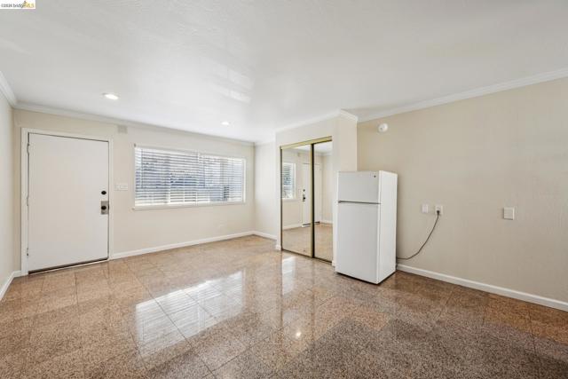 1220 62Nd St, Oakland CA: https://media.crmls.org/mediaz/975ea023-58e3-4124-a007-e35842ac4306.jpg