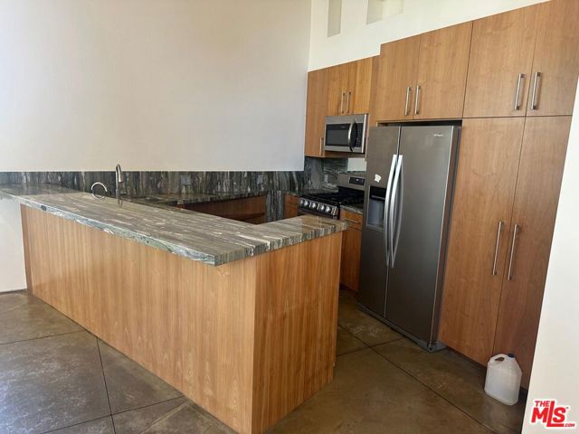 2452 Penmar Avenue, Venice CA: https://media.crmls.org/mediaz/975ea6aa-0d6e-452d-8e26-92986226a453.jpg