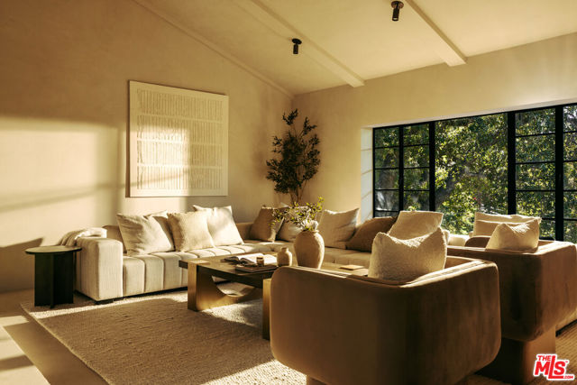 4790 Galendo Street, Woodland Hills CA: https://media.crmls.org/mediaz/975f2613-bf3a-44d0-a53b-ea2d0a07eb36.jpg