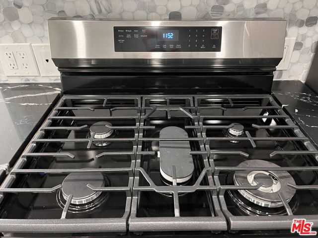10787 Wilshire Boulevard, Los Angeles CA: https://media.crmls.org/mediaz/975f3c1e-52df-4569-8d93-a9daadc6ee61.jpg