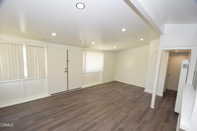 2009 Buena Vista Drive, Camarillo CA: https://media.crmls.org/mediaz/97602093-ca24-4585-860f-73990674beb4.jpg