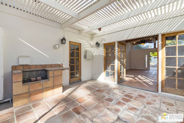 1983 S Yucca Place, Palm Springs CA: https://media.crmls.org/mediaz/97602c40-0a1f-46d3-a497-51deb23c7df5.jpg